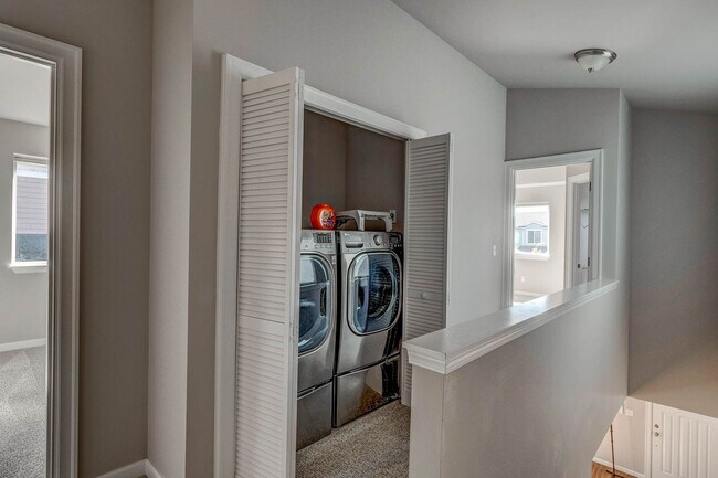 Building Photo - Beautiful Home in Newer Neighborhood