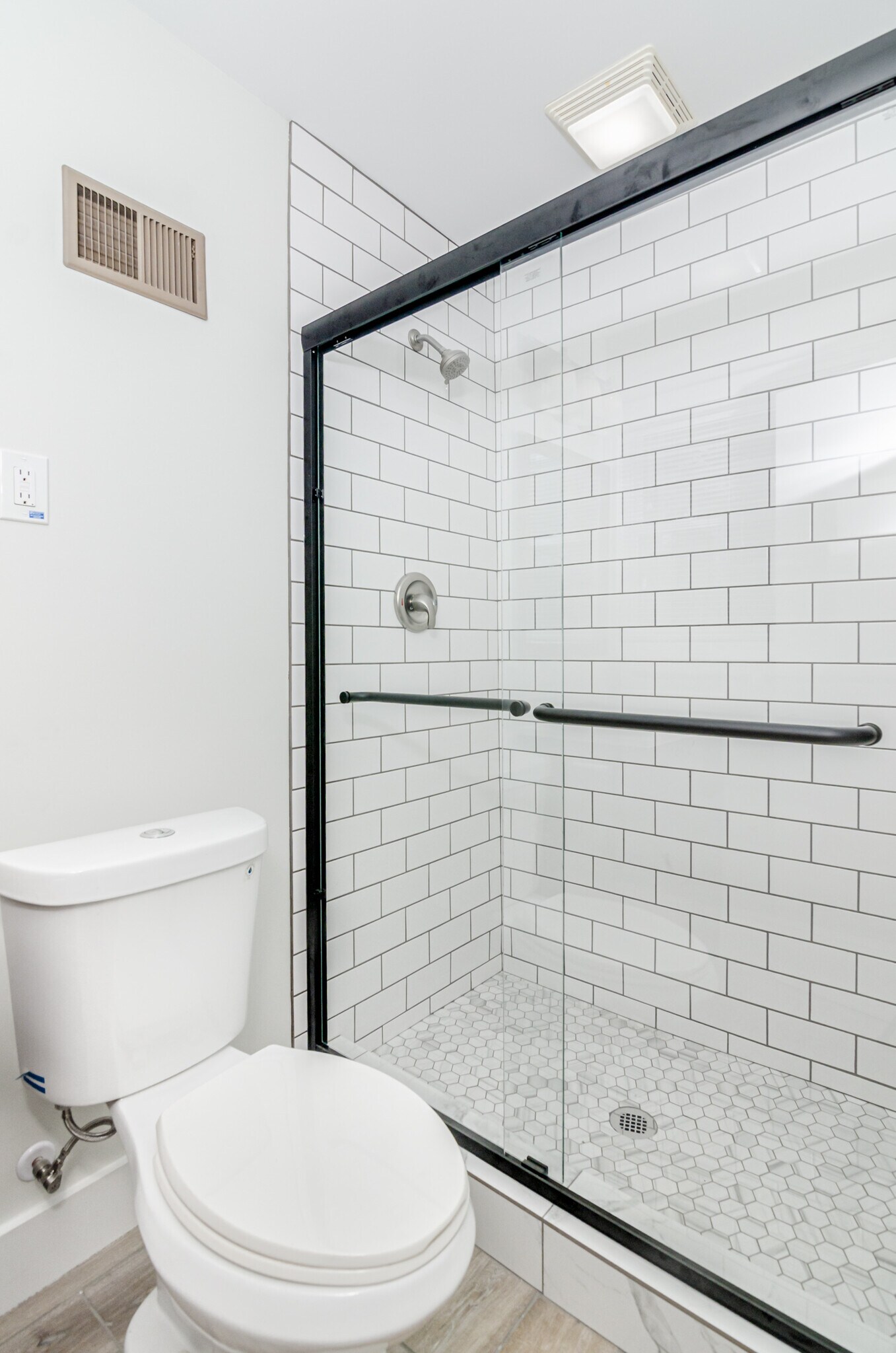 Building Photo - 1416 Hilltop Dr