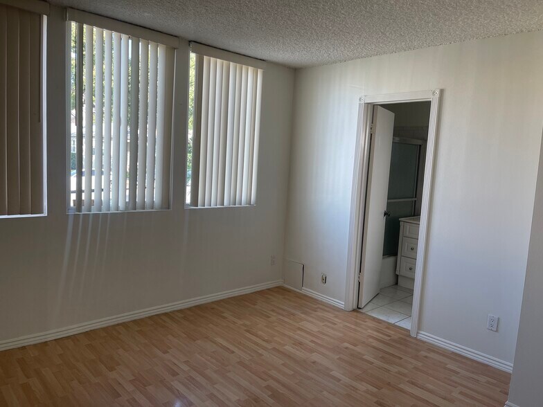 Main bedroom - 630 E Orange Grove Ave