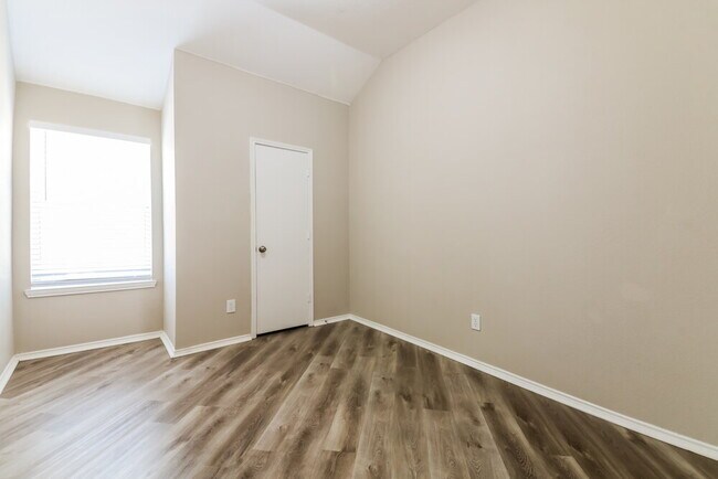 Building Photo - 2945 Stockton St