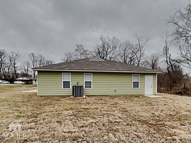 Building Photo - 3385 Reynard Rd