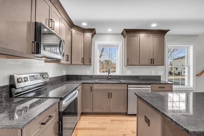 Building Photo - 88 Main St