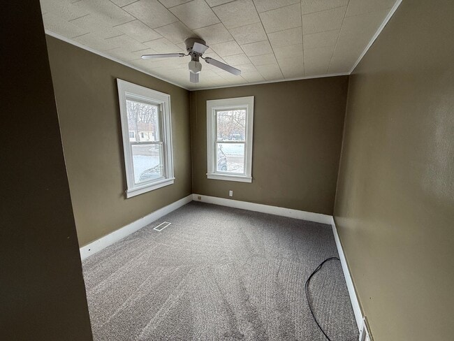 Building Photo - 404 E Bird-Charming single family home for rent in Vandercook Lake