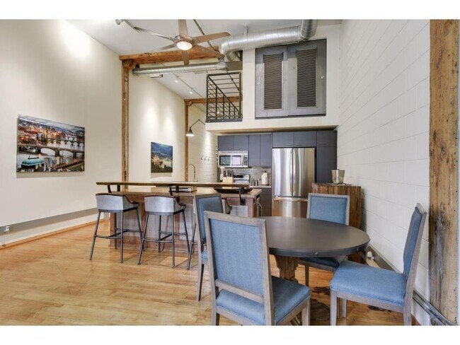 Building Photo - 801 N Washington Ave