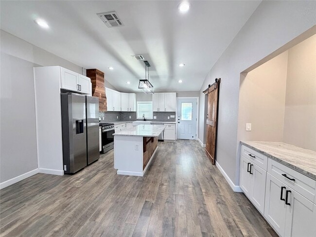 Building Photo - 710 N Rusk St