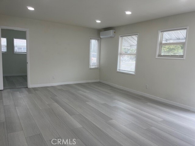 Building Photo - 688 Bridwell St W