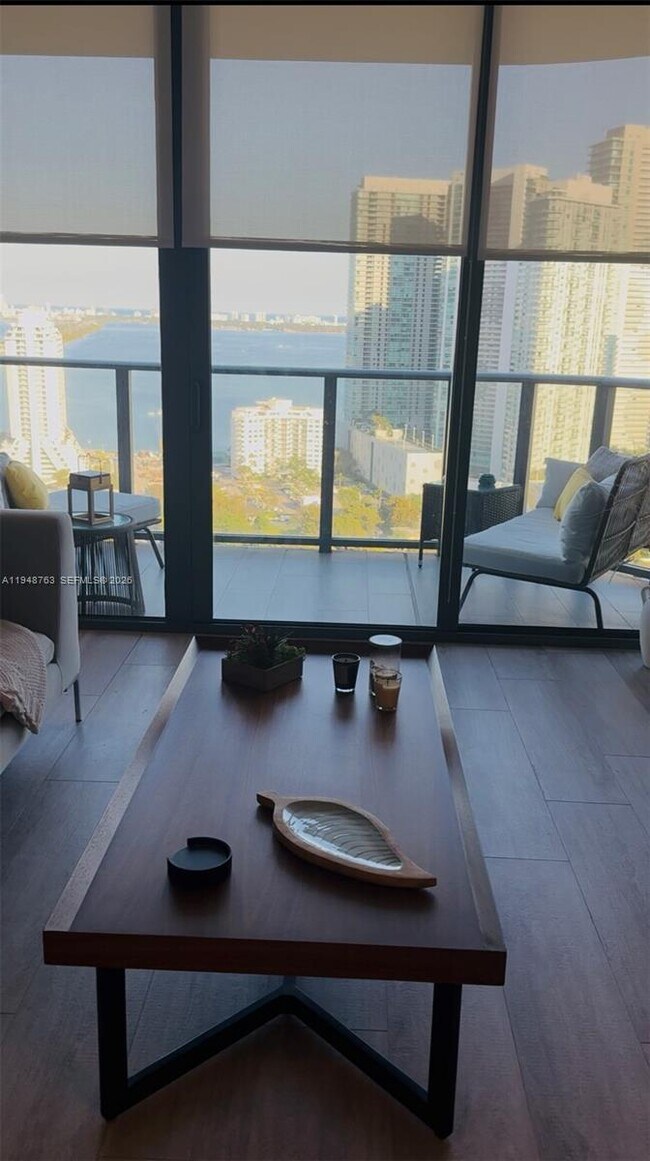 Building Photo - 121 NE 34th St