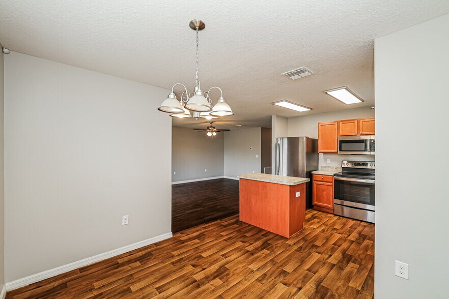 Building Photo - 720 Chatham Walk Dr