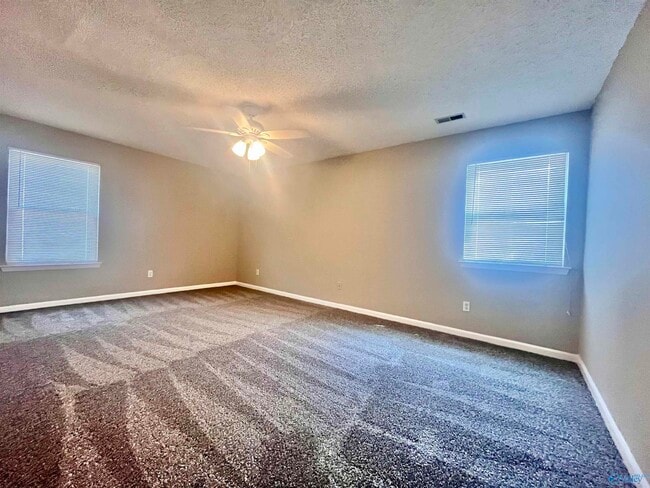 Building Photo - 102 Yellowwood Ct