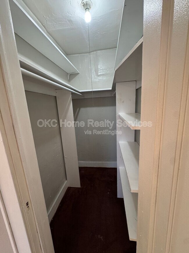 Building Photo - 421 NW 26th St