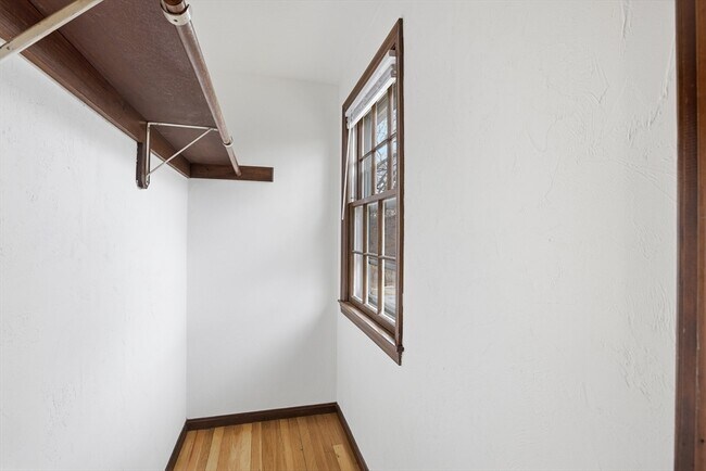 Building Photo - 17 Circle Rd