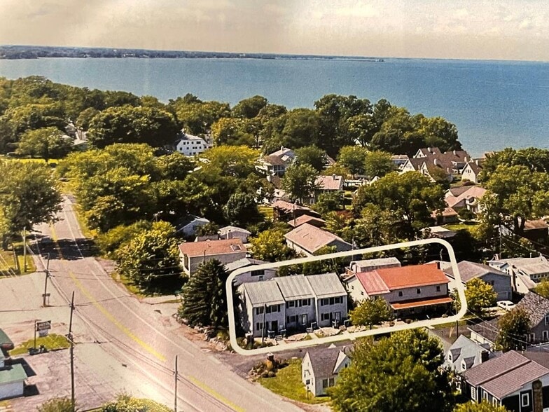 Aerial view (red roof apartment complex) - 1021 West Dr