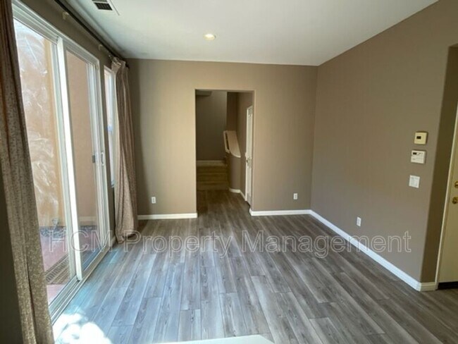 Building Photo - 21 Sonata St