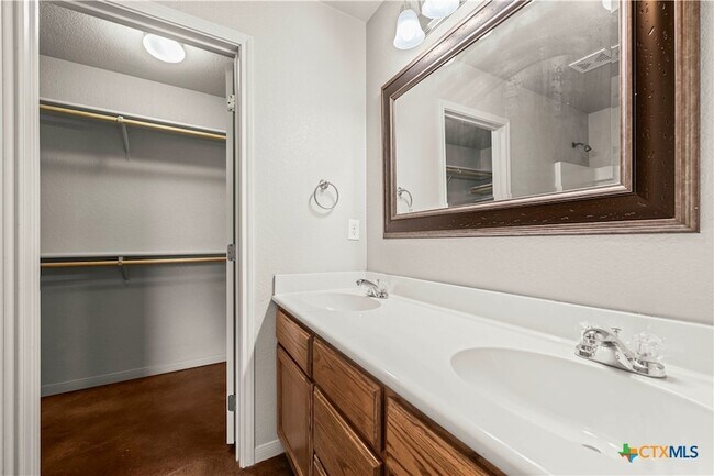 Building Photo - 1521 Aztec Trce