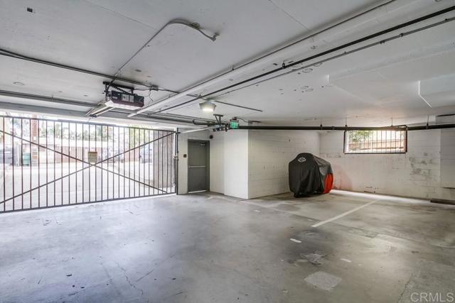 Building Photo - 3950 Cleveland Ave