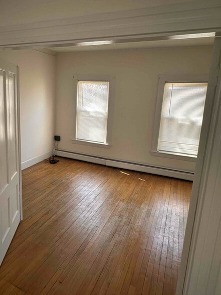 Building Photo - 8 Arch Ave