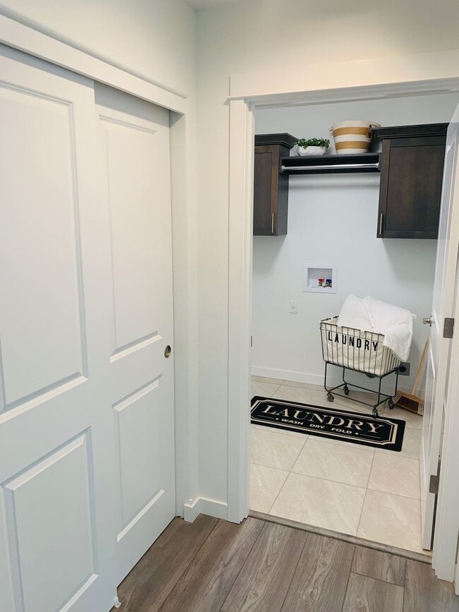 Building Photo - Newer 3 bedroom 2 bath house in Sutherlin