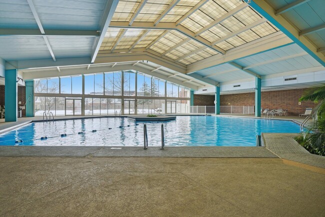 Building Photo - 4000 Triumvera Dr