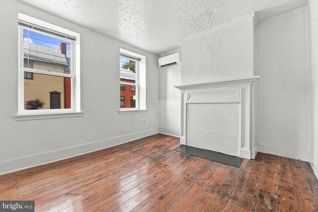 Building Photo - 1245 W Washington St