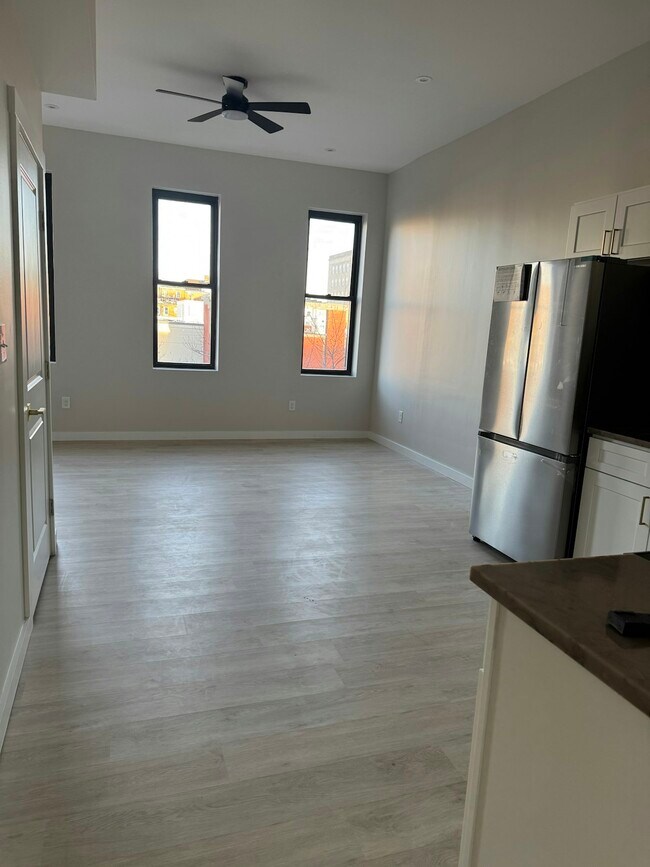 Building Photo - 2416 N Charles St