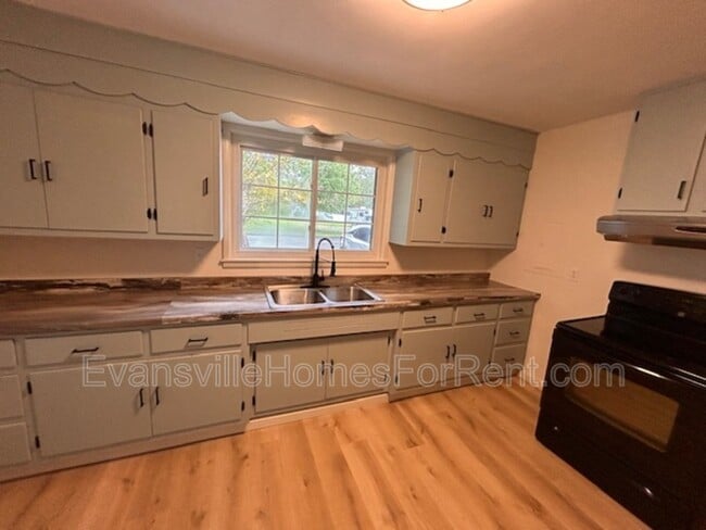 Building Photo - 2416 Margybeth Ave