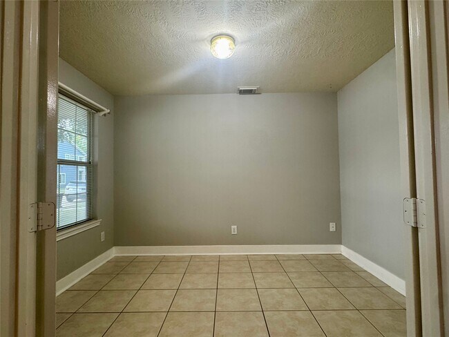 Building Photo - 9910 Farrell Dr