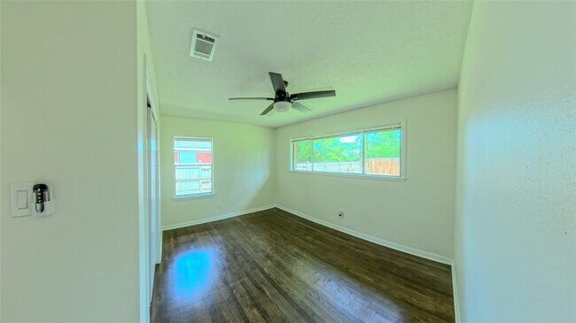 Building Photo - 4322 Tavenor Ln