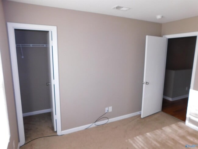 Building Photo - 3146 Castlecreek Dr SW
