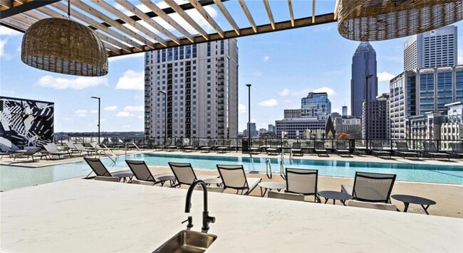 Building Photo - 811 Peachtree St NE