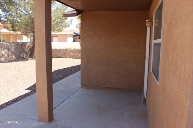 Building Photo - 13978 Vaquero Rock Dr