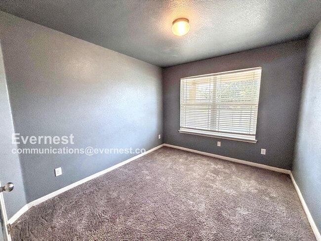 Building Photo - 501 W Vega Ln