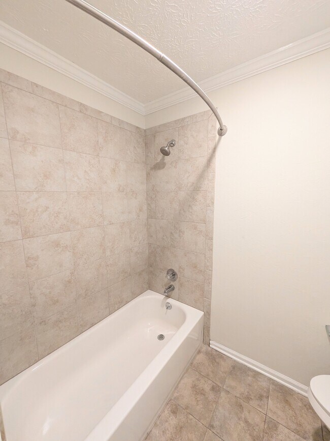Building Photo - 5480 Chemin De Vie NE