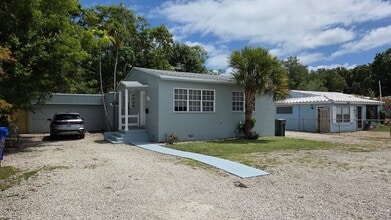 Building Photo - 311 SW 12th Ct