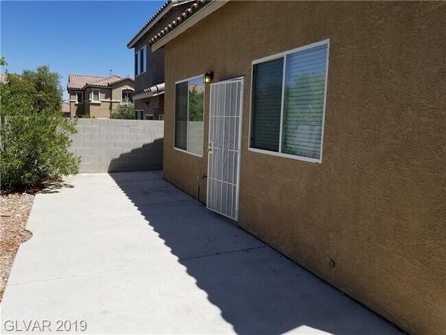 Building Photo - **$350 OFF 1ST MONTH RENT** Centennial Hil...