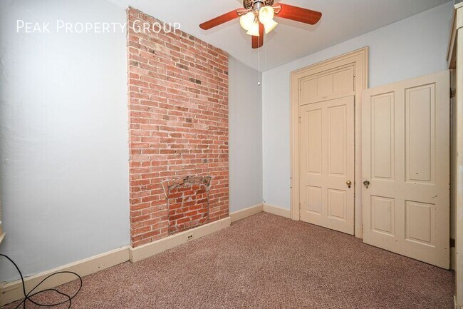 Building Photo - 32 E Hollister St