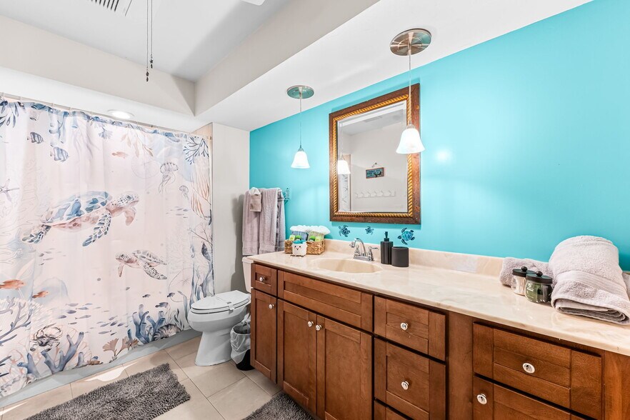 Building Photo - 10370 Main Dr