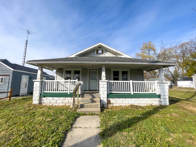 Primary Photo - Large Front Porch