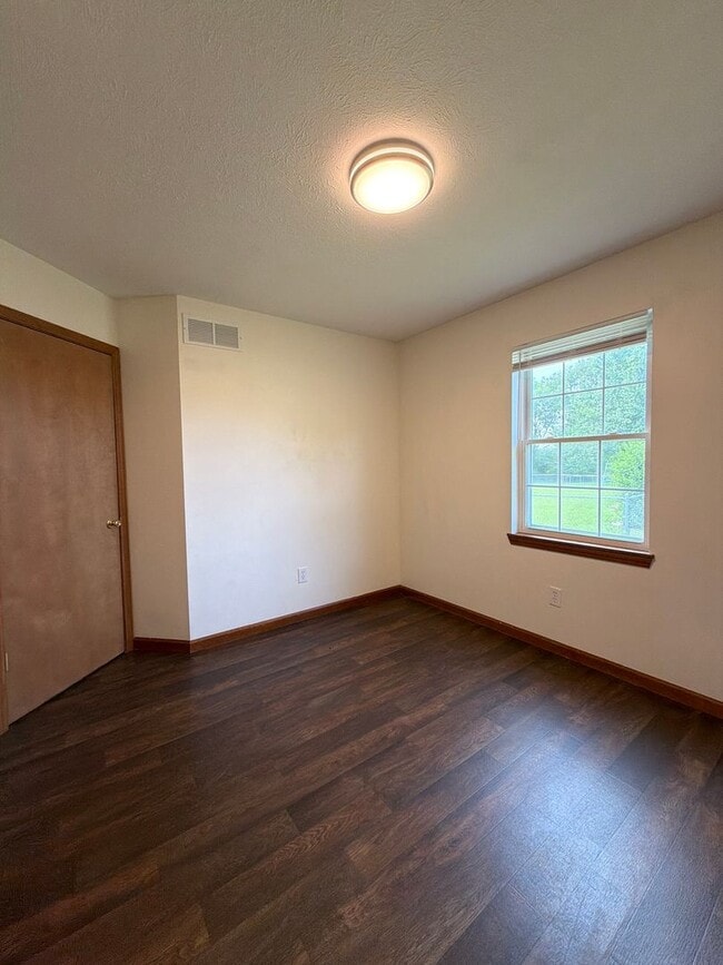 Building Photo - 819 Colonial Manor Dr