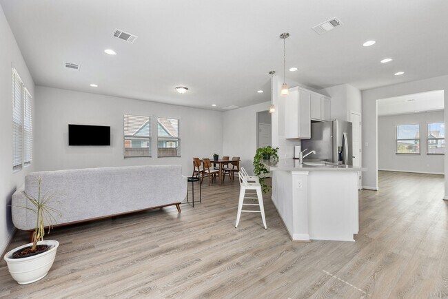 Building Photo - 313 Cherry Blossom Ln