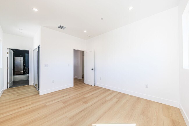 Building Photo - 2424 Westview Dr.