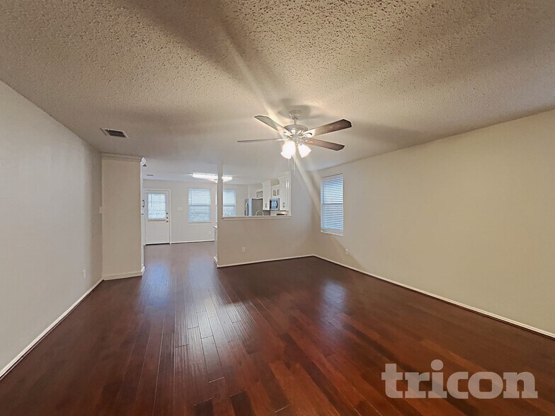 Building Photo - 1913 Lariat Dr