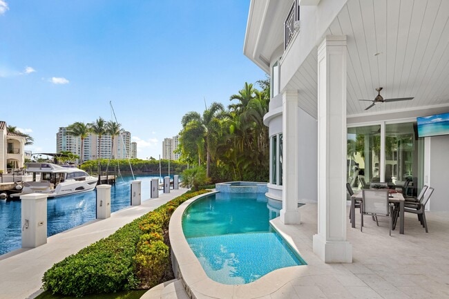 Building Photo - 863 Enfield St