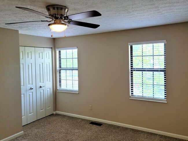 Building Photo - 6509 Blossomwood Cir NE