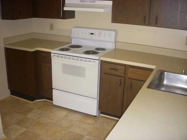 Building Photo - 1000 Abada Ct NE