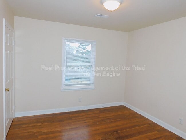 Building Photo - 2405 E Florida St