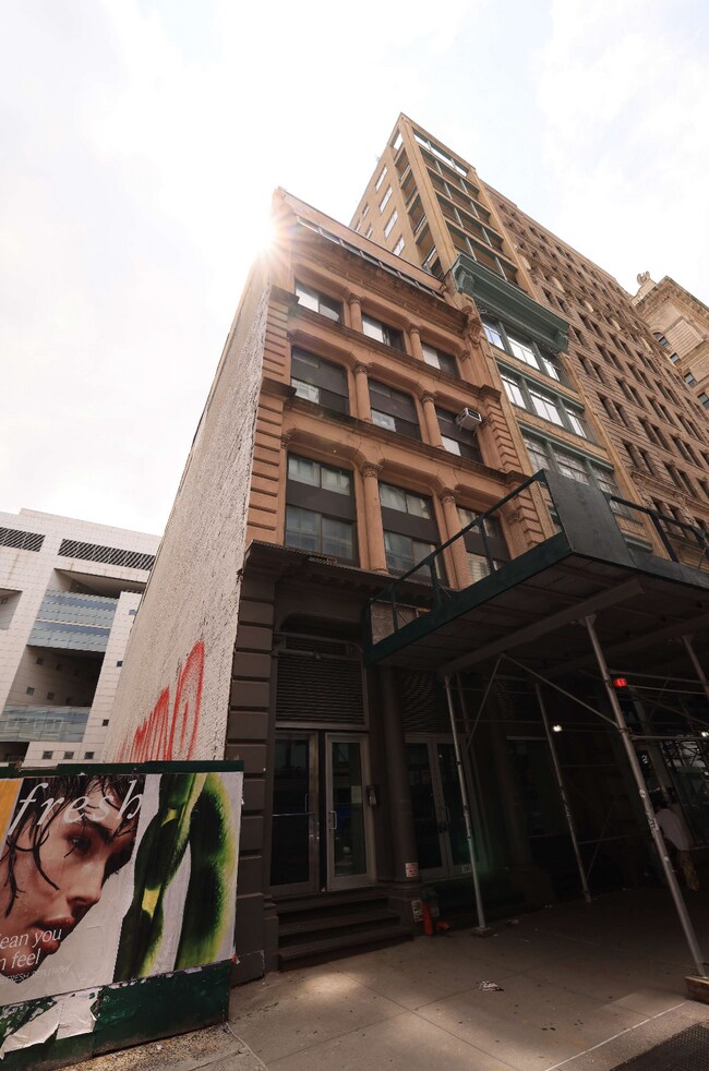 Building Photo - 356 Broadway