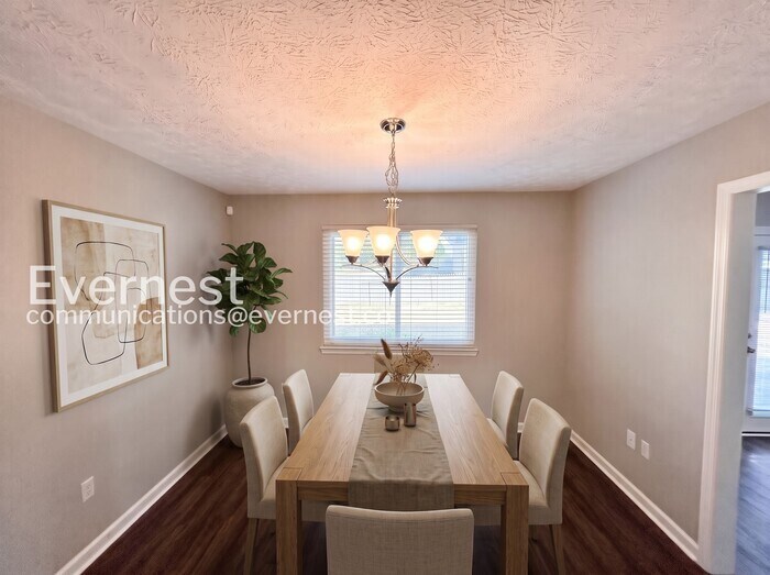 Building Photo - 608 Doral Pointe
