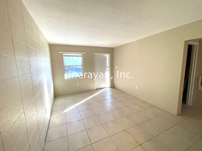 Building Photo - 1011-1013 Dewitt Drive