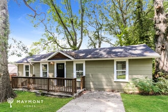 Building Photo - 884 Custer Ave SE