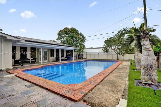 Building Photo - 5380 SW 8th Ct